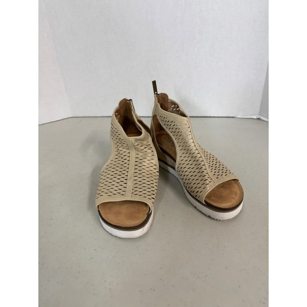 Corkys Footwear Womens Gold Laser Cut Espadrille Wedge Sandals‎ Size 8